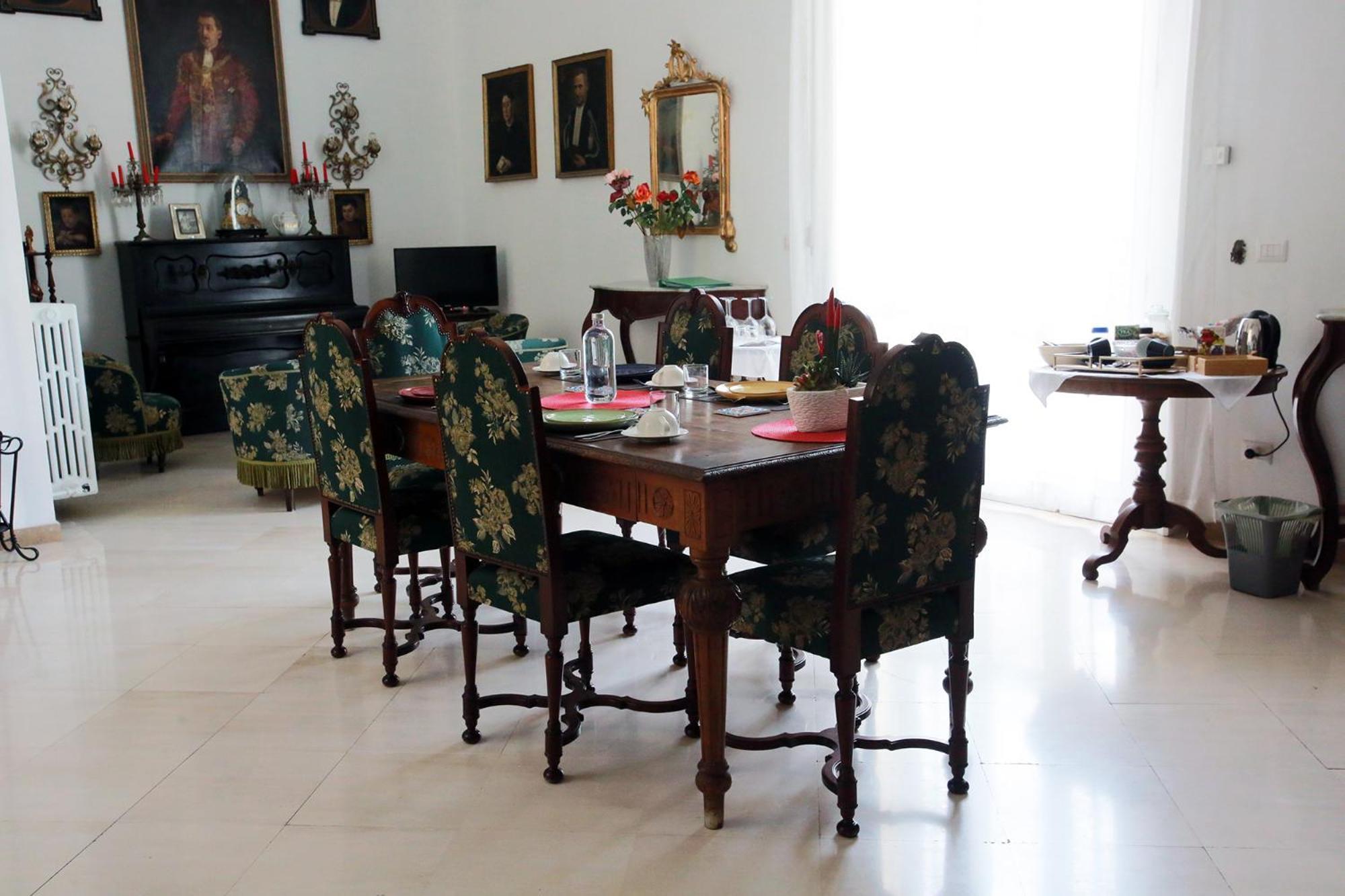 B&B Palazzo Sambiasi Лече Стая снимка
